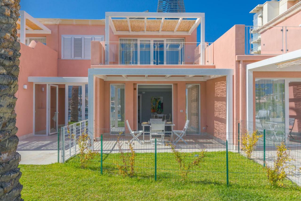 Residence Delfino, Portorosa Furnari Exteriör bild