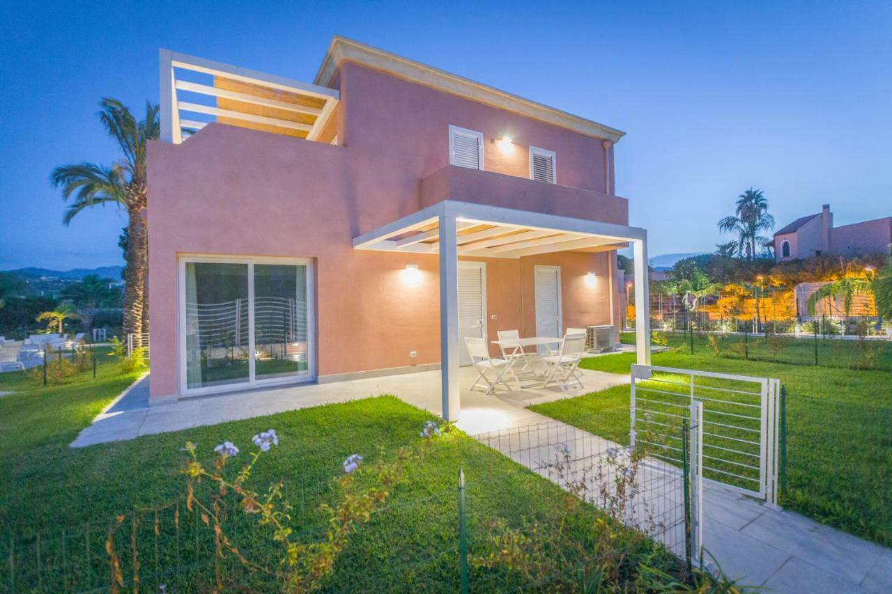 Residence Delfino, Portorosa Furnari Exteriör bild